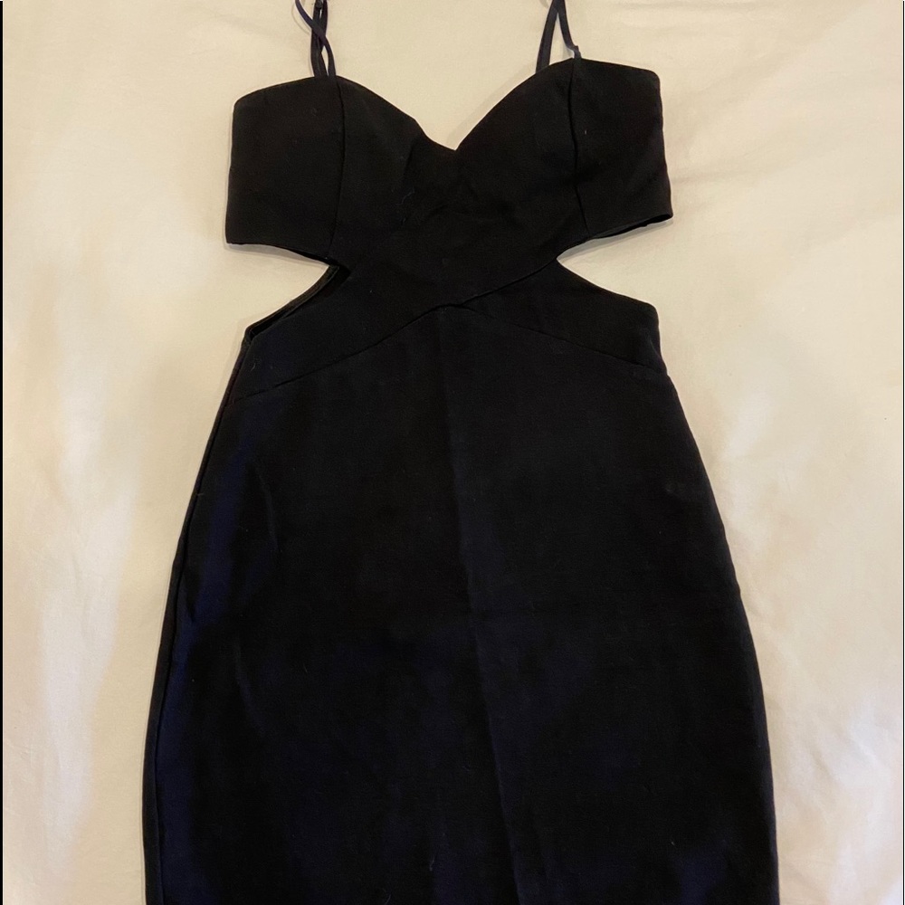 Juniors fitted black dress